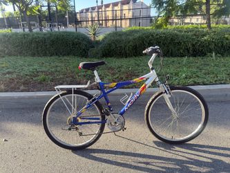 Motiv Mountain Bike with Rear Rack