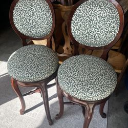 Classy Swivel Barstools 