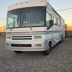 1999 Winnebago. Brave