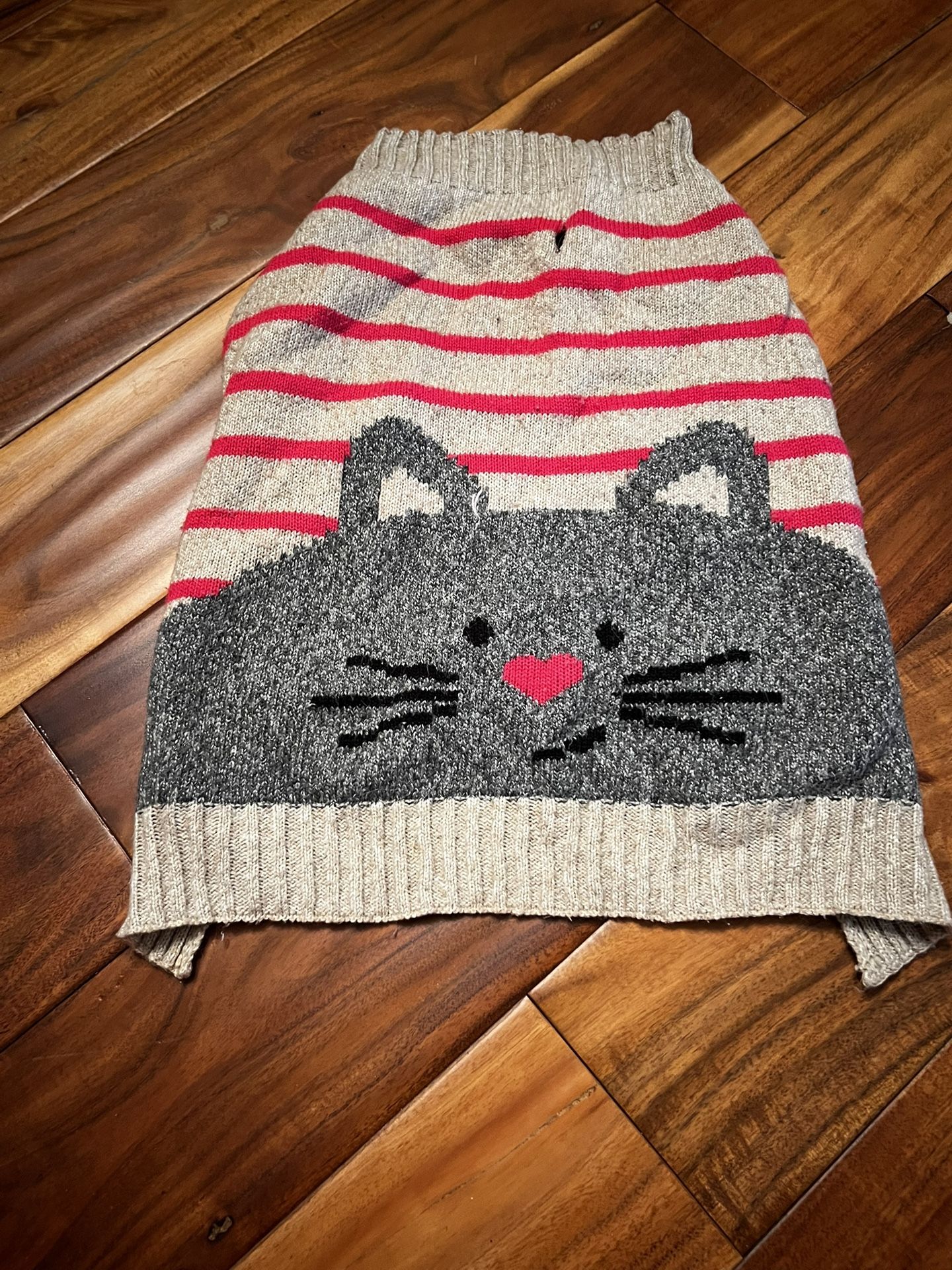 Pet dog cat sweater. Size medium