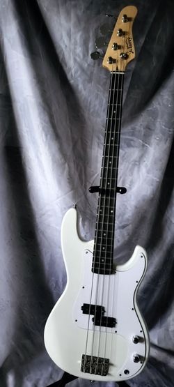 Brand new electric bass with new bag cable and shoulder strap