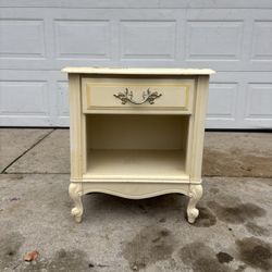 ‼️ LEA FURNITURE 1 DRAWER NIGHTSTAND‼️FOR SALE 50$ OR BEST OFFER‼️GOOD CONDITION🚚DELIVERY AVAILABLE🚚