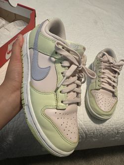Women’s Dunk Low Sz 6
