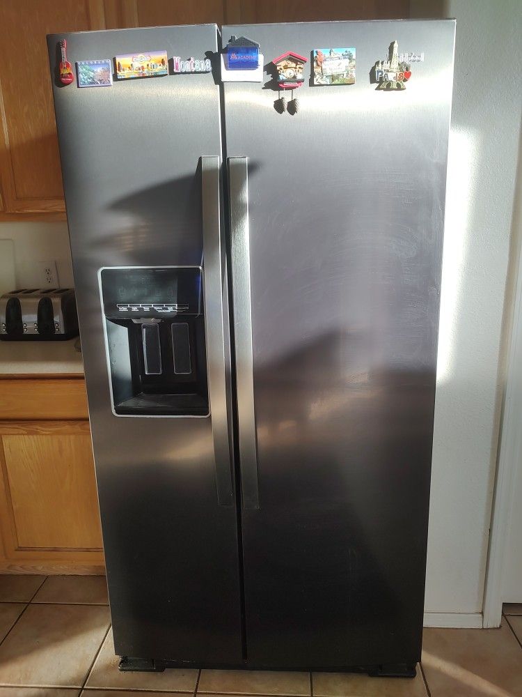 Whirlpool Refrigerator Freezer 4 Years Old - Moving
