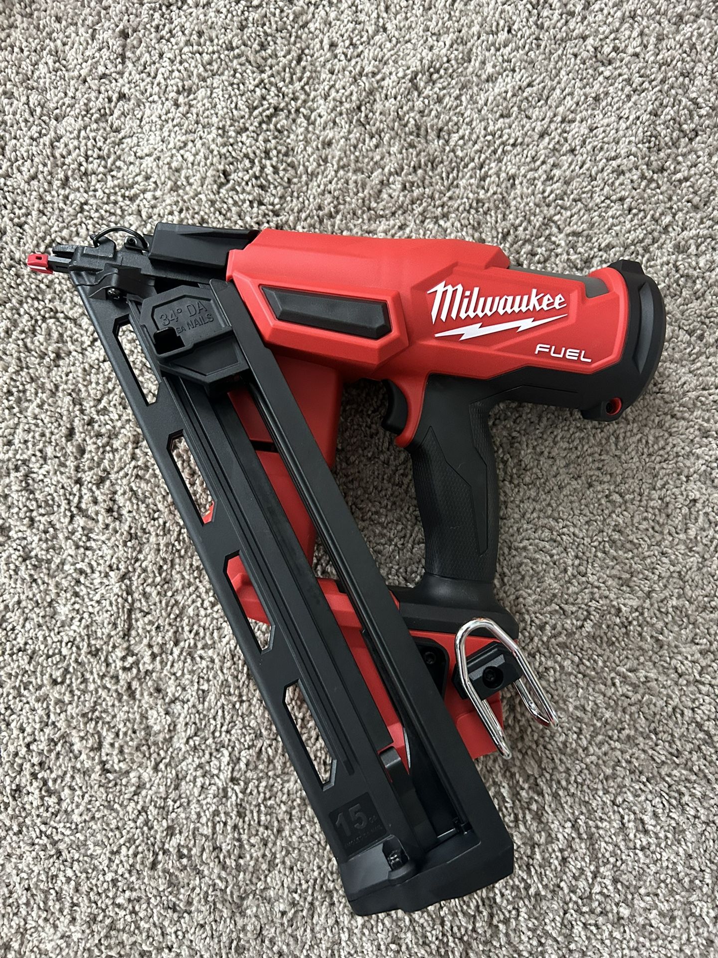 Milwaukee M18 Fuel 15ga Angled Finish Nailer