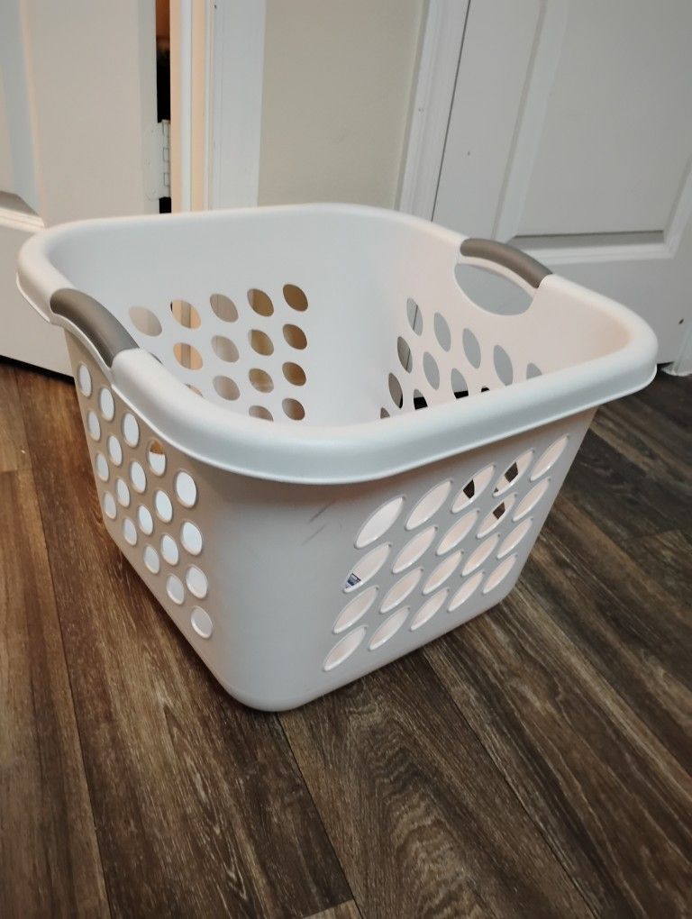 Sterilite Ultra Laundry Basket (53 L/1.5Bu), Laundry Basket, White
