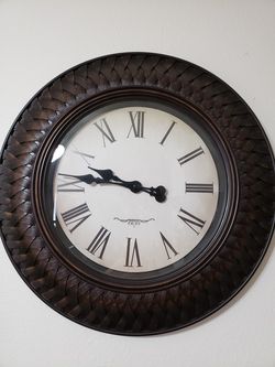 Round Wall Clock 🕢