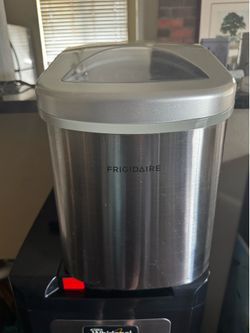 Countertop ice maker