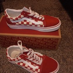 WOMANS VANS SIZE 7