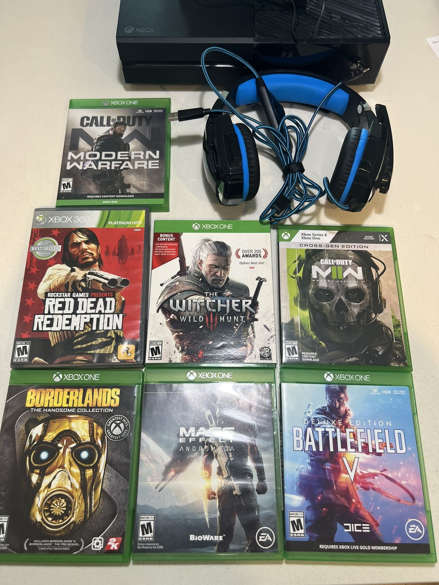 XBOX ONE + GAMES + CHARGER + HEADPHONES