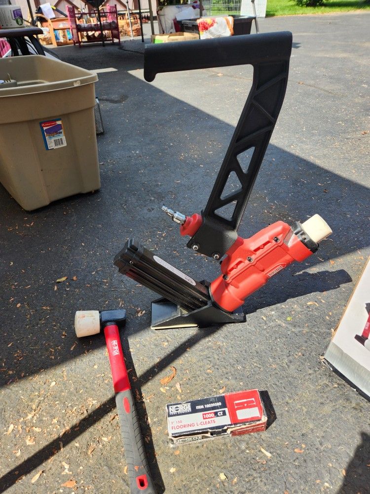 Flooring Nailer/stapler