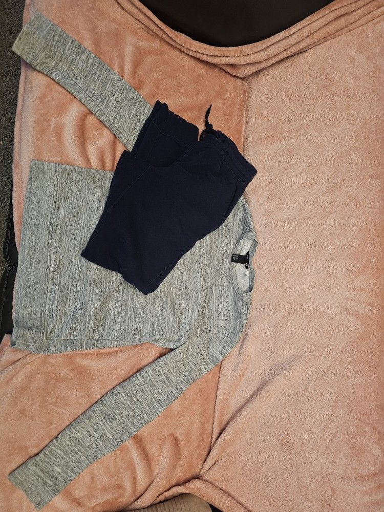 Womans Sweatpants And Sweatshirt XS