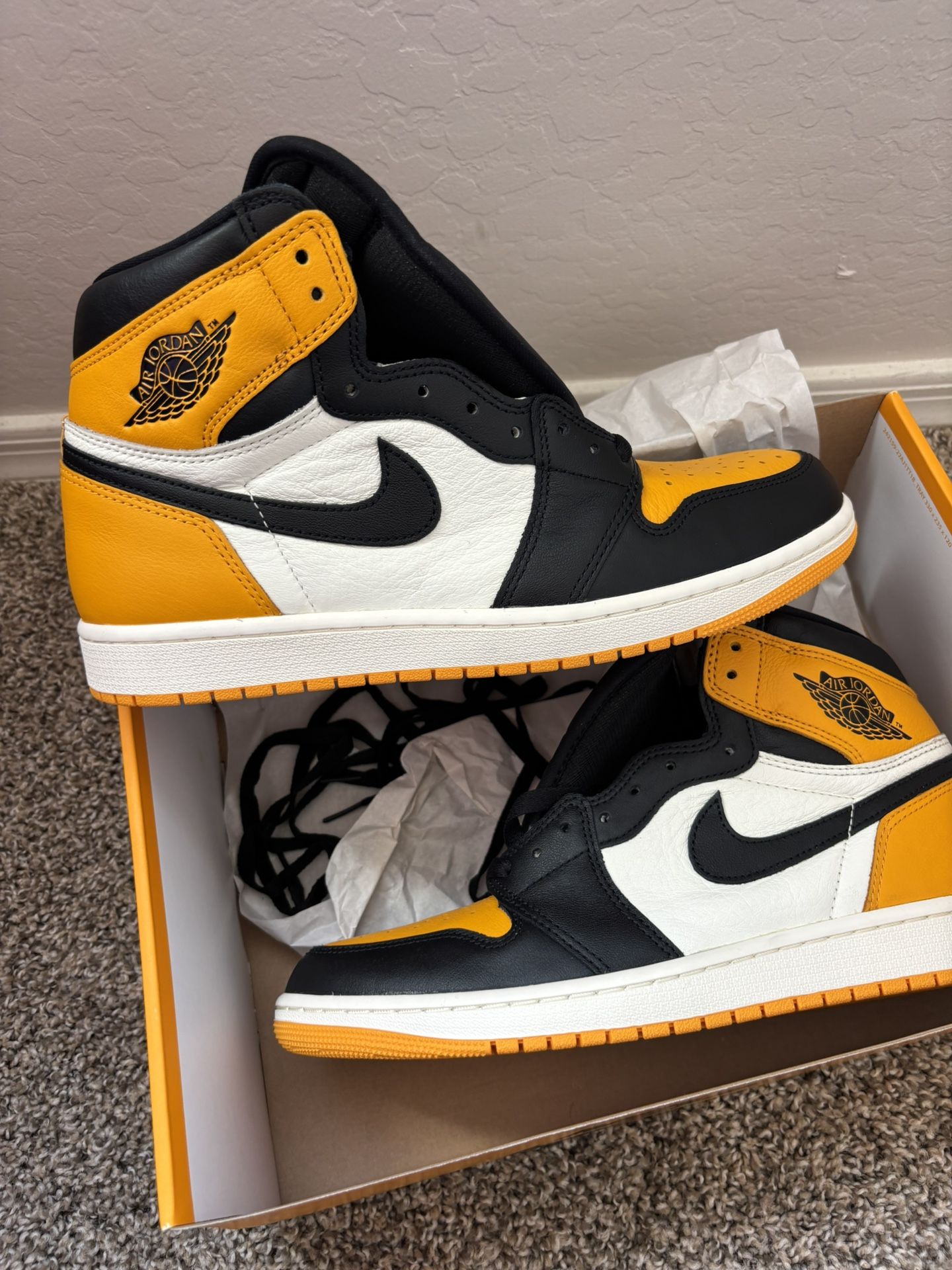Taxi Jordan 1s Size 10