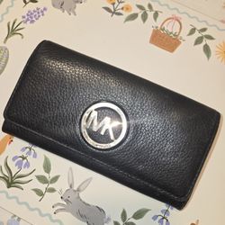 Michael Kors Womans Wallet 