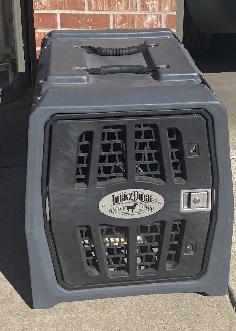 Lucky Dog Large Kennel