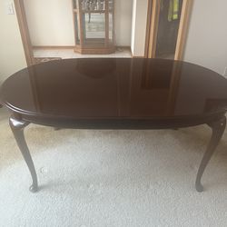 Dining Room Table and 6 Chairs Thomasville