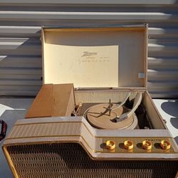 Mid-Century Modern Zenith stereophonic suitcase record player, Model KPS-80L