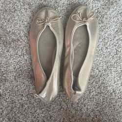 BRAND NEW GOLD FLATS