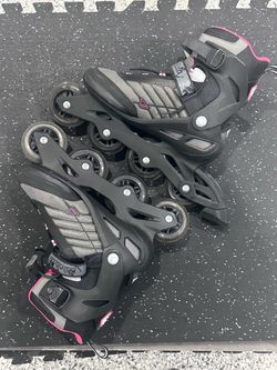 WOMEN SKATES SIZE 8