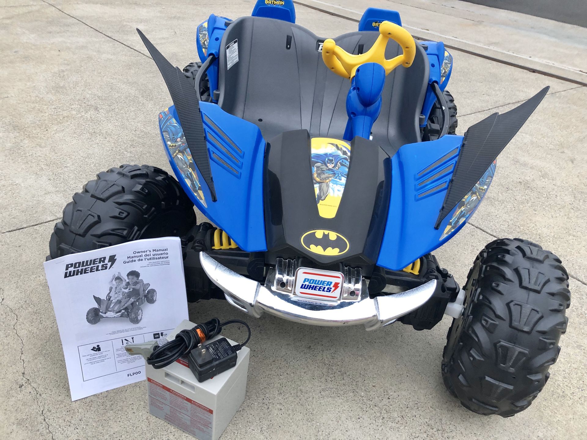 NEW CONDITION Batman Dune Racer 12volt electric kids ride on cars power wheels