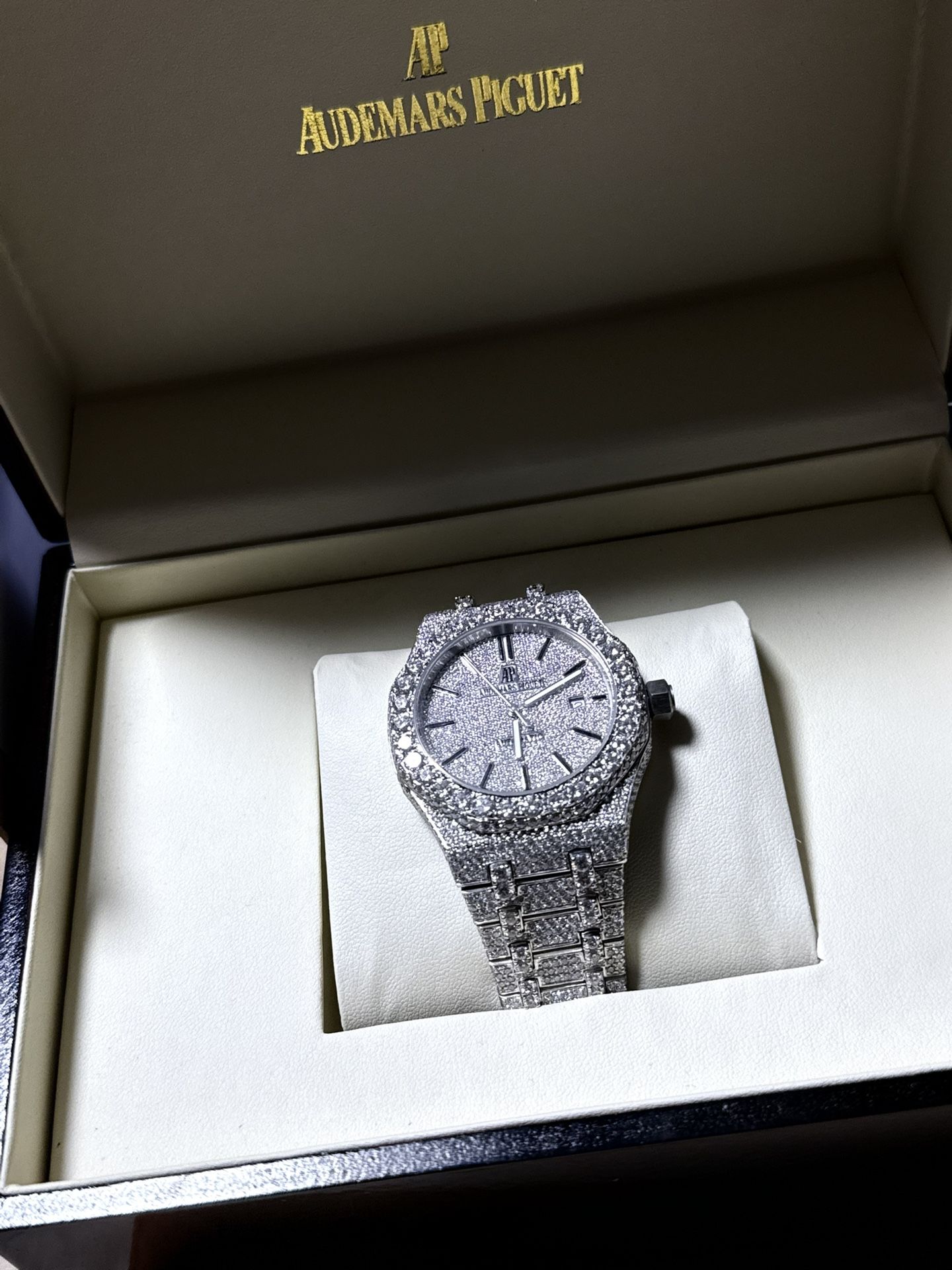 Dimond Watch 100% Real Diamonds