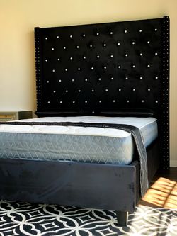 BRAND NEW BLACK QUEEN SIZE 6foot TALL BEE FRAME WITH NEW MATTRESS/FAST DELIVERY