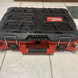 Milwaukee PACKOUT Medium Tool Box
