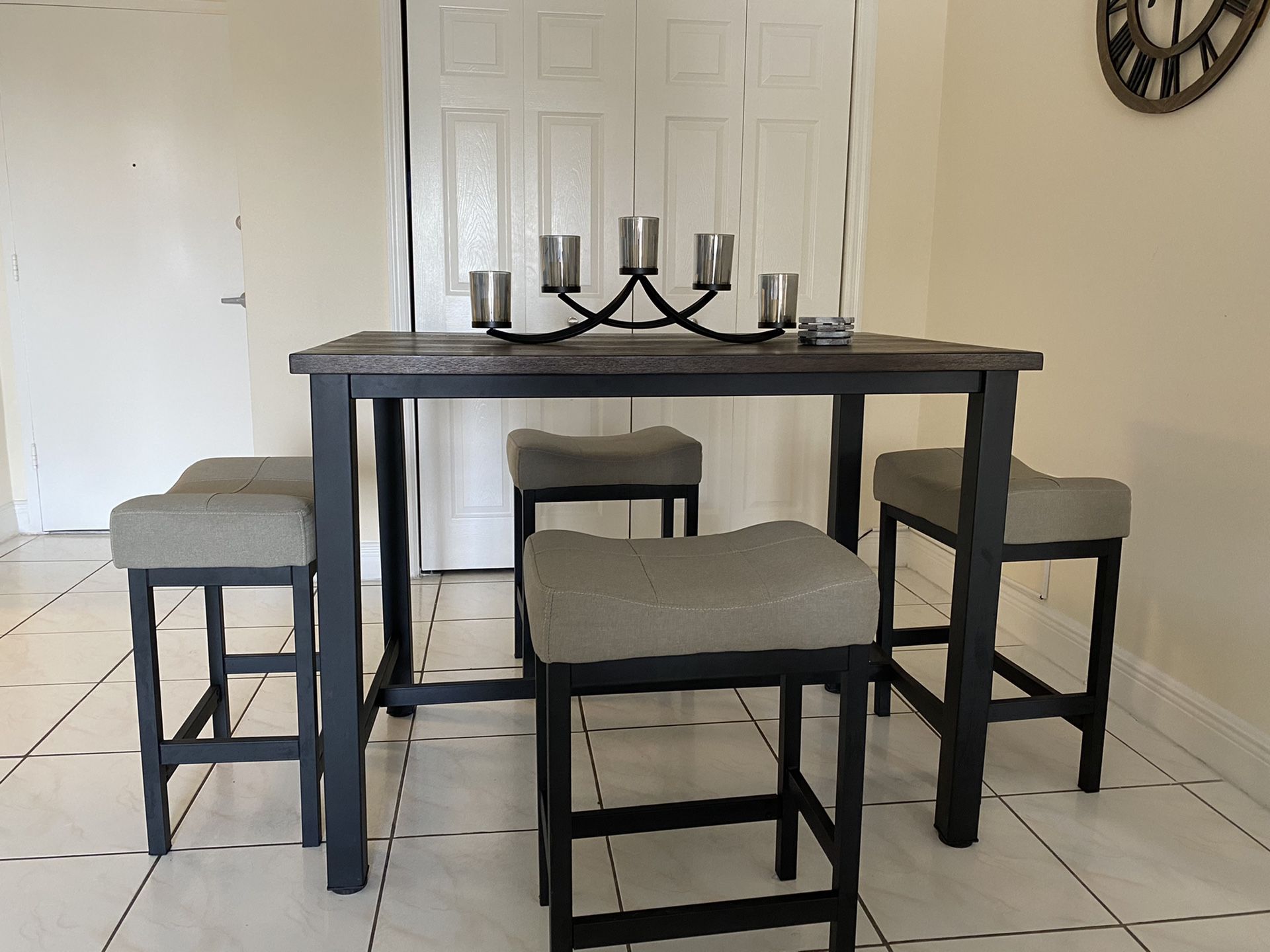 Dining table set like new