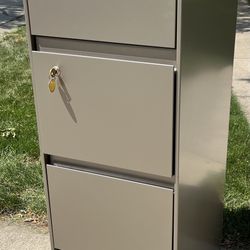 Like New Steelcase File Cabinet 4 Drawer Office Den Storage 