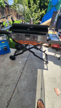 Blackstone Adventure Ready Outdoor Griddle, 28 Inch 2-Burner Flat Top Grill with Flexfold Legs, Gray