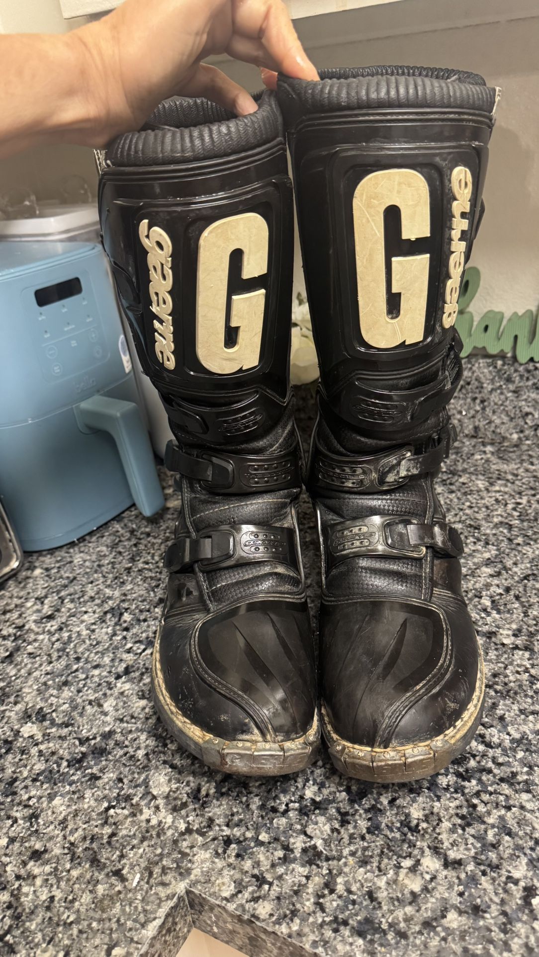 Gaerne SG10 Size 10 Motorcycle Boots, One Buckle Needs Replacement