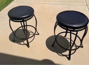 Bar with two bar stools