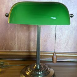 Vintage Bankers Desk Lamp Green Glass Shade Brass Base Pull Chain Model 4900
