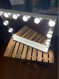 Dual tone lighted vanity mirror