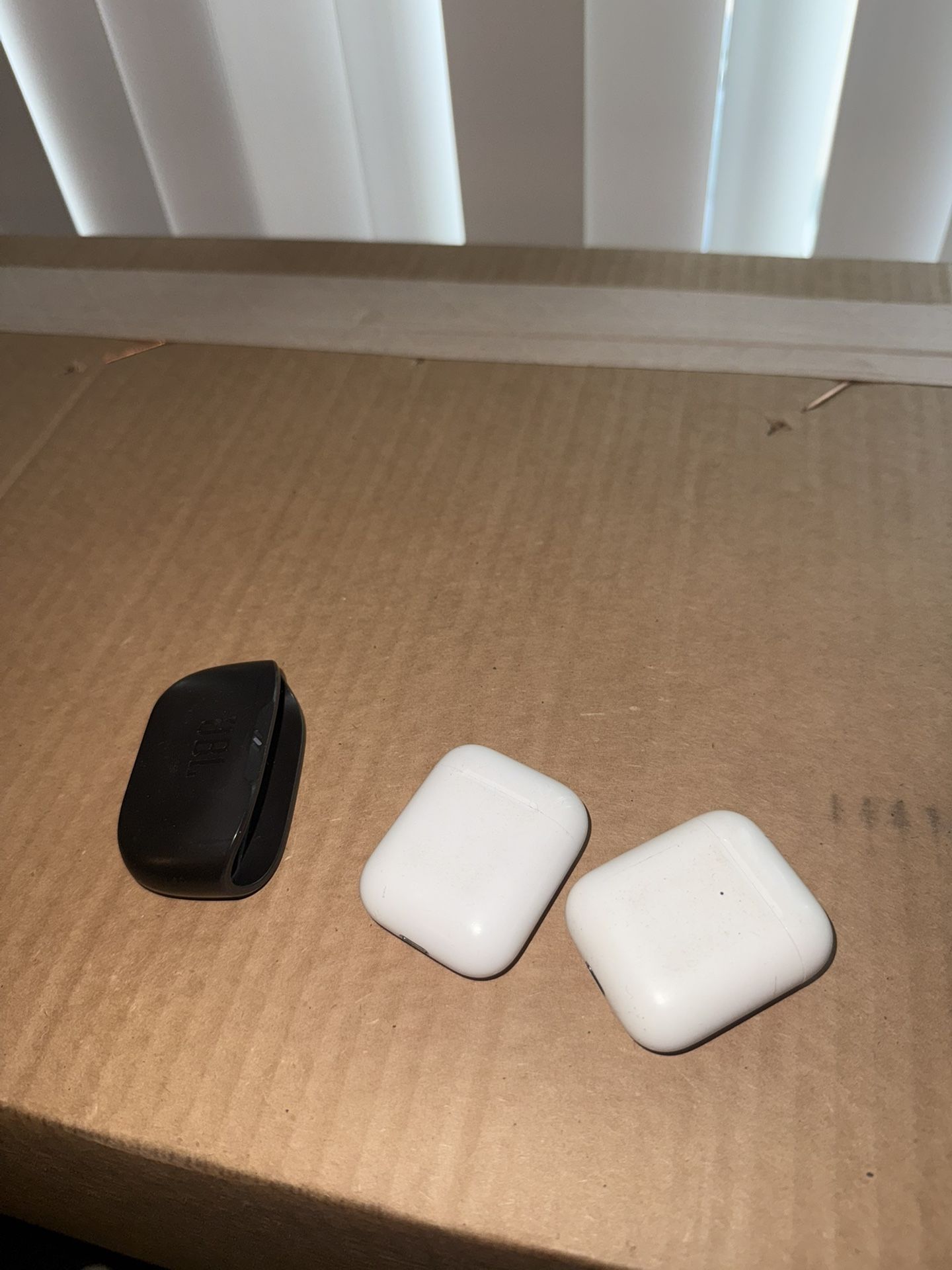 AirPod & JBL Earphone Case