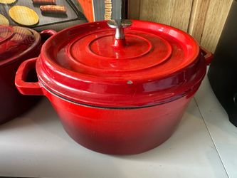 Cast iron Dutch oven