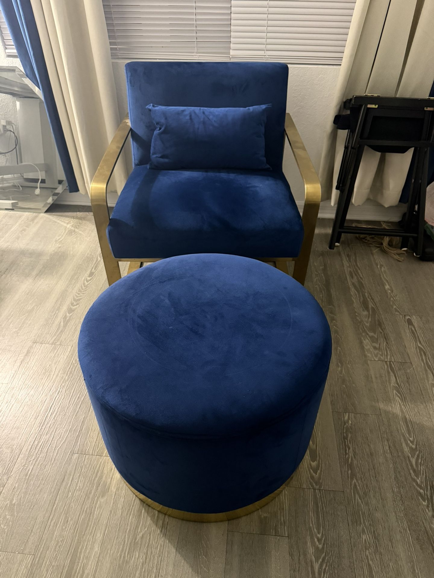 Blue Velvet Accent Chair & Ottoman Se