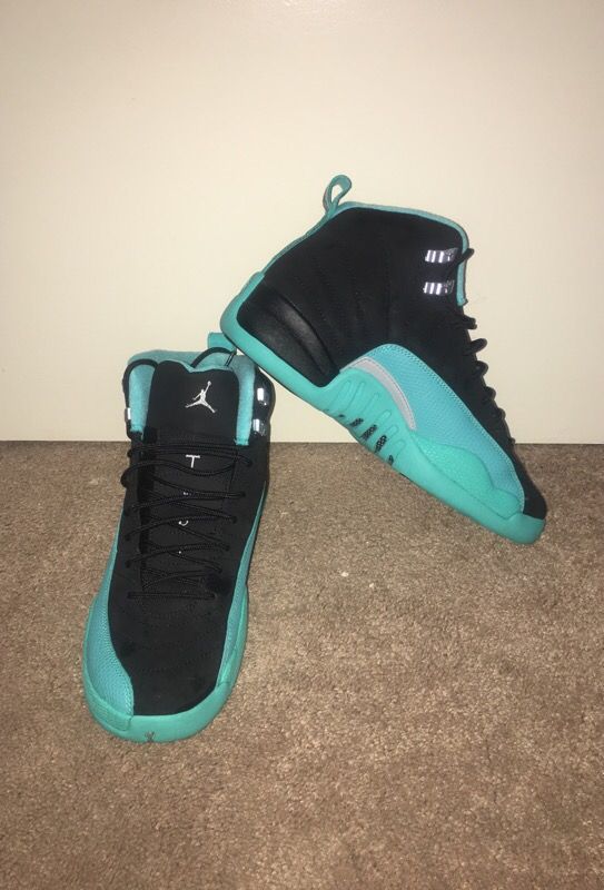 Air Jordan 12 Hyper Jade size 9Y