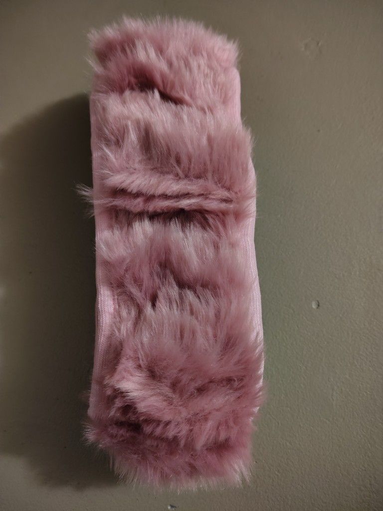New Beautiful Soft 🩷 Pink Fur Steering Wheel Cover, Padded. See Photos. Cash And Pickup Only
