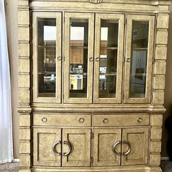 China Cabinet Or Hutch 
