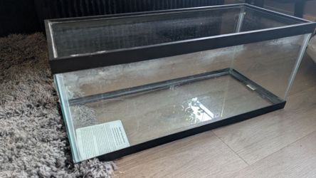 Free 20 gallon tank the edge was chipped