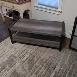 Coffee Table - Jordan's Furniture Great Condition 