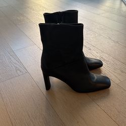 New - ITALIAN LEATHER BOOTIES - Size 8 
