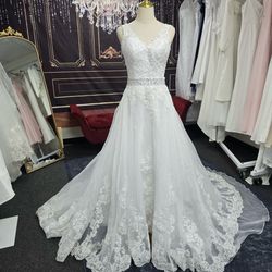 New sz 6 small wedding gown novia