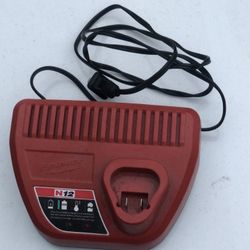 Charger Milwaukee 12 