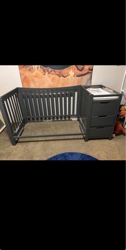 Graco 4 in 1 convertible crib