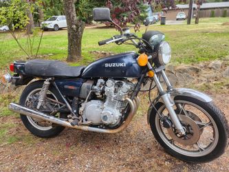 1978 Suzuki GS750 project bike w/title, complete & original paint.