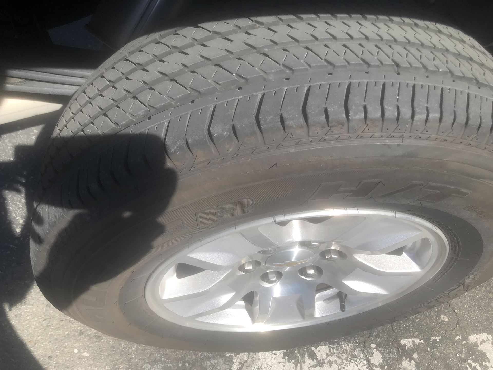 Chevy Silverado Oem rims and tires 17”
