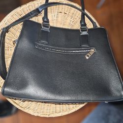 Large purse with 2 diff straps