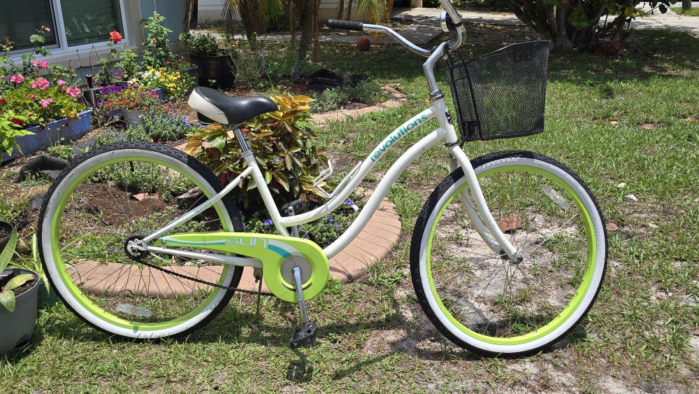 Sun Bicycles Revolutions Female Cruiser Bike